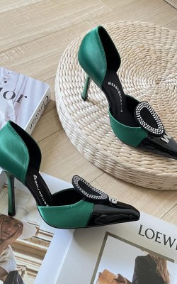 נעלי עקב וואנג  