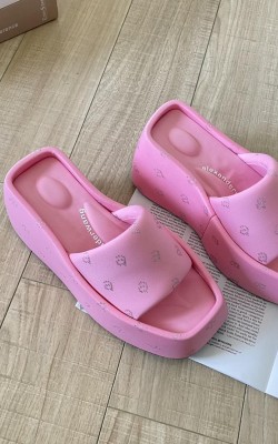 כפכפי פלטפורמה וואנג