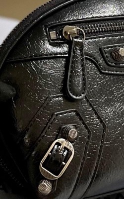 תיק בלנסיאגה במגוון צבעים