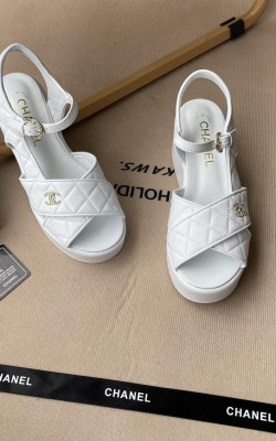 עקב שאנל במגוון צבעים