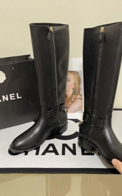 מגפי שאנל גבוהים וקצרים