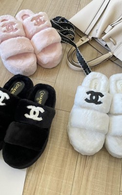 כפכפי שאנל פרווה במגוון צבעים