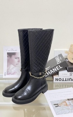 מגפי שאנל גבוהים וקצרים