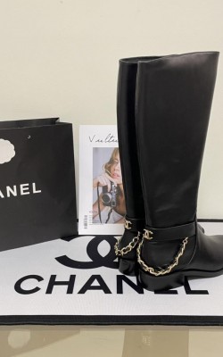 מגפי שאנל גבוהים וקצרים