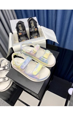 סנדלי שאנל במגוון צבעים