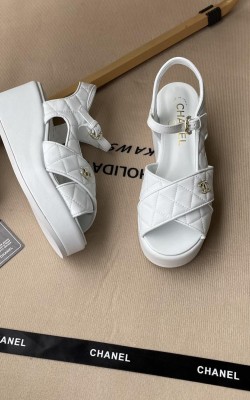 עקב שאנל במגוון צבעים