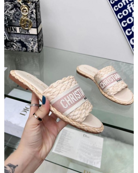 כפכפי דיור נמוכות