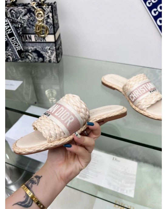 כפכפי דיור נמוכות