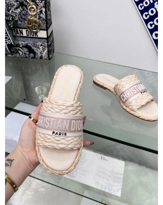 כפכפי דיור נמוכות