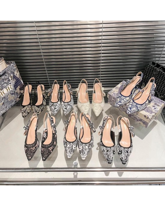 נעלי עקב דיור