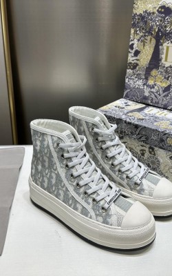 נעלי דיור גבוהות 