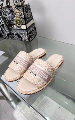 כפכפי דיור נמוכות 