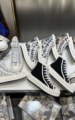 נעלי דיור גבוהות 