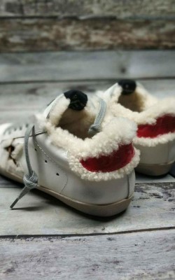 נעלי גולדן גוס פרווה במבצע יום הרווקים