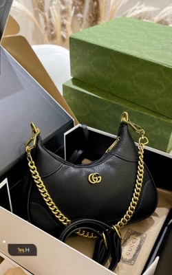 תיק גוצי' בכמה צבעים