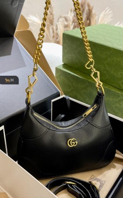 תיק גוצי' בכמה צבעים