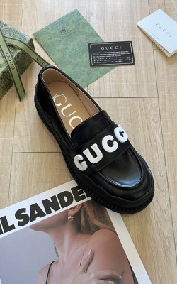 נעלי מוקסין גוצי