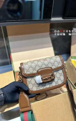 תיק גוצי 20 ס"מ