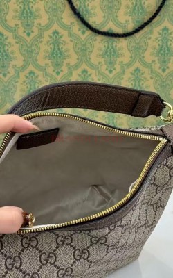 תיק גוצי 20 ס"מ