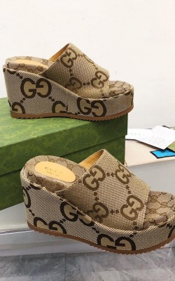 כפכפי פלטפורמה גוצי