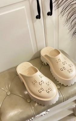 כפכפי פלטפורמה גוצי