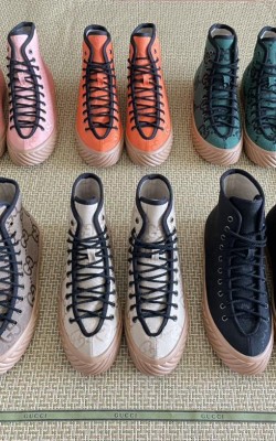 נעלי גוצי גבוהות באיכות פצצה 