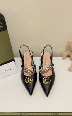 סנדלי גוצי'