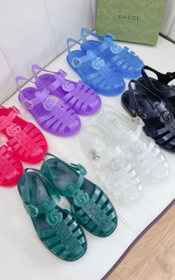 סנדלי גוצי'