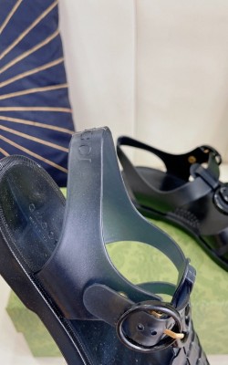 סנדלי גוצי'