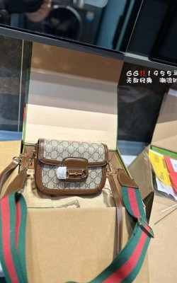 תיק גוצי 20 ס"מ