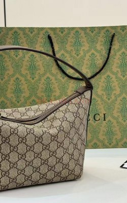 תיק גוצי 20 ס"מ