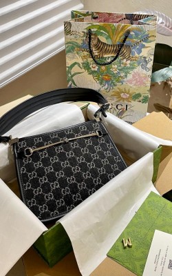 תיק גוצי 24 ס"מ