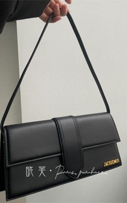 תיק Jacquemus במגוון צבעים