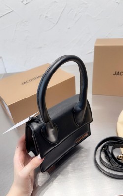 Jacquemus ג'קמוס לנשים