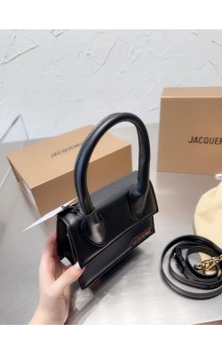 Jacquemus ג'קמוס לנשים