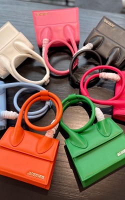 Jacquemus ג'קמוס לנשים 