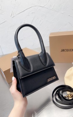 Jacquemus ג'קמוס לנשים