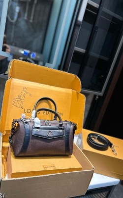 תיק לואי 25/12/12 ס"מ