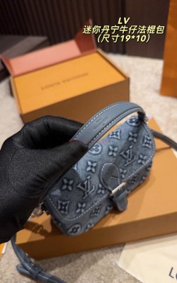 תיק לואי 19/12 ס"מ