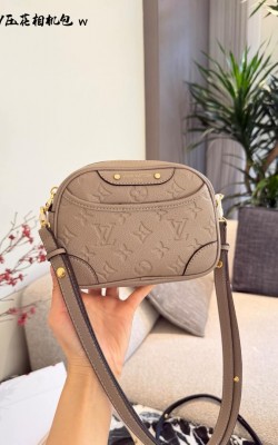 תיק לואי 11/18.5/6 ס"מ