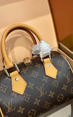 תיק לואי SPEEDY 20/13/12 