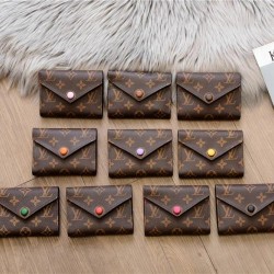 ארנק לואי המבוקש חזר למלאי במגוון צבעים 