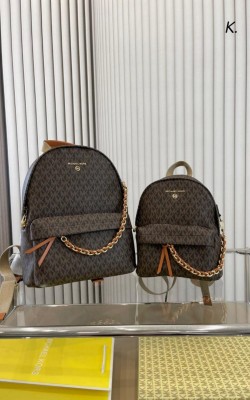 תיק מייקל קורס בשתי גדלים והרבה צבעים מטורפים