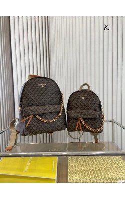 תיק מייקל קורס בשתי גדלים והרבה צבעים מטורפים