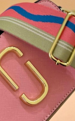 תיק מארק ג'ייקובס במגוון צבעים