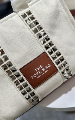 תיקי מארק ג'ייקובס