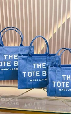 תיק מארק ג'ייקובס