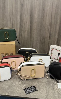 תיק מארק ג'ייקובס