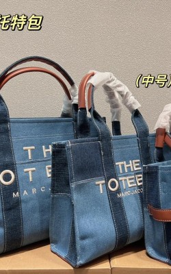 תיקי מארק ג'ייקובס