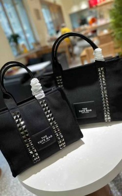 תיק מארק ג'ייקובס 34/28 25/21 ס"מ